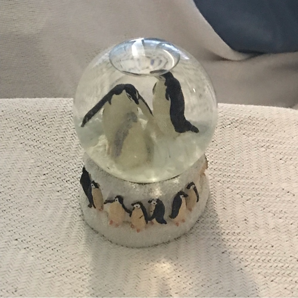 AGC Penguin SnowGlobe